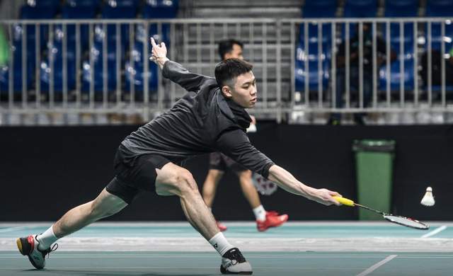 火箭队豪华五巨头阵容引发争议,詹姆斯批评其过于强大